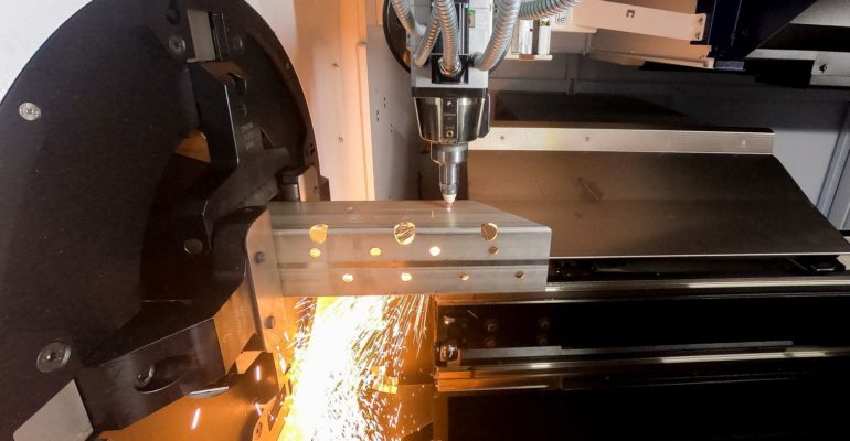 Laserowe cięcie 3D produktów długich